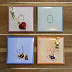 Taylor Swift The Life of a Showgirl Deluxe Necklace/Keychains and Photo Cards